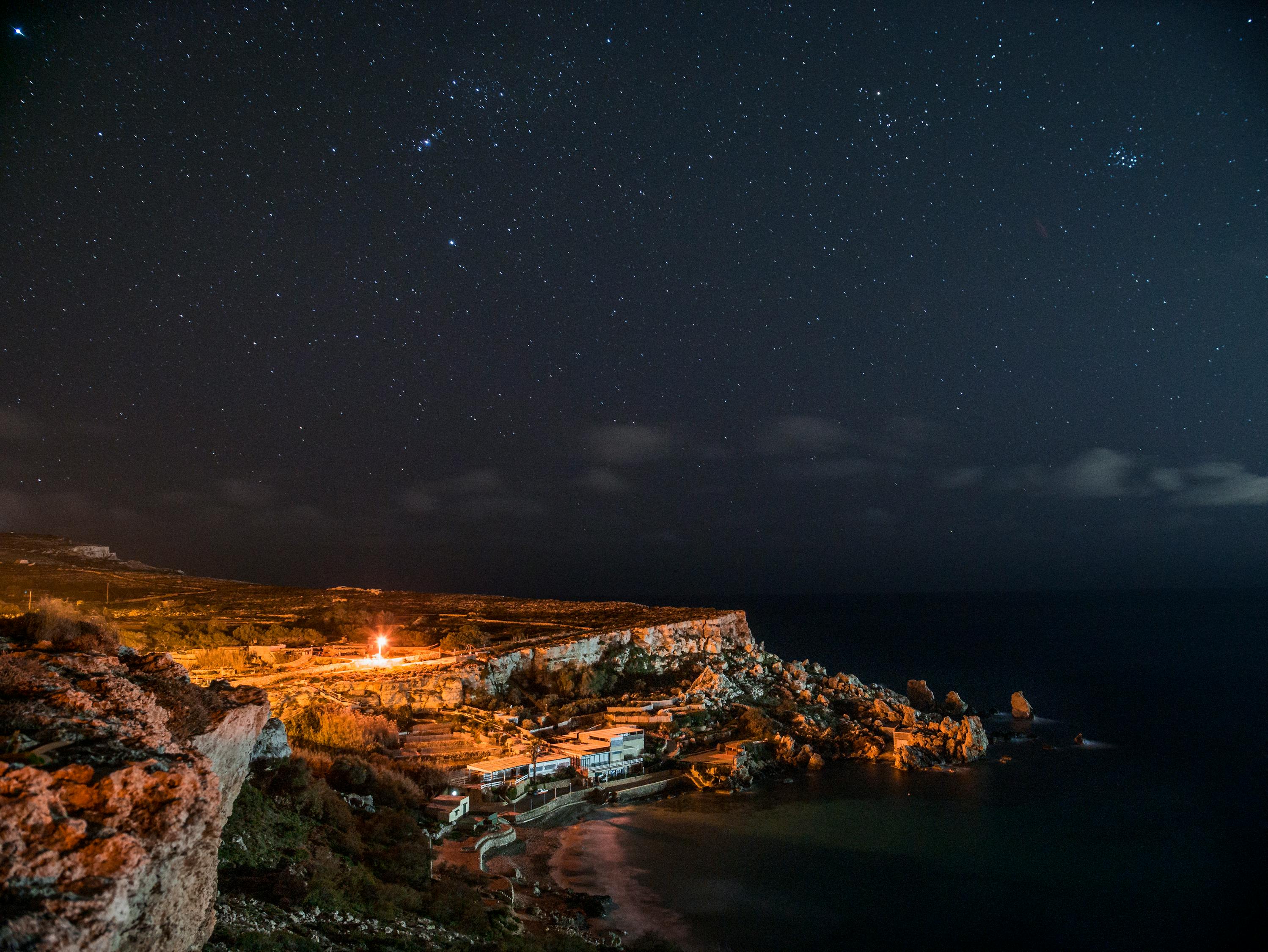 告别星辰大海，让微信回归明亮日常，一键关闭夜间模式全攻略